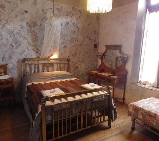 LA MAISON ECHANTEE