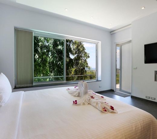 Villa Beyond 9 Bedroom Fully Staffed Seaview Villa