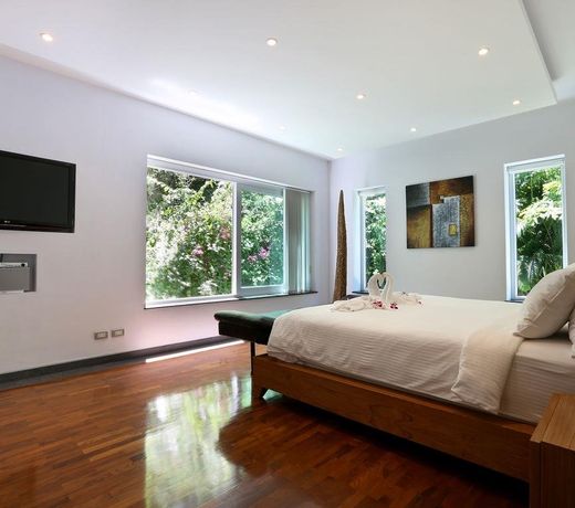 Villa Beyond 9 Bedroom Fully Staffed Seaview Villa
