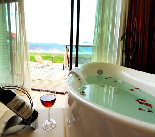 Lijiang Lashi Lake Retreat