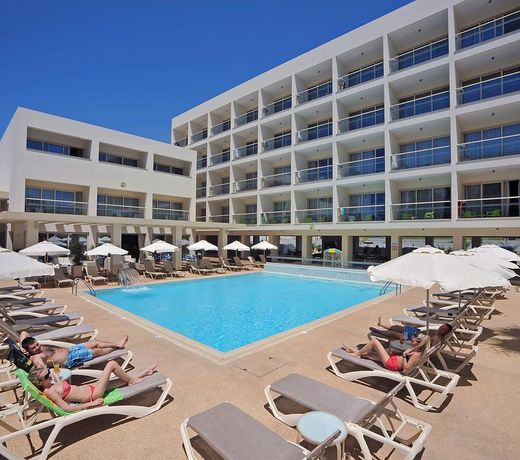 Nelia Gardens