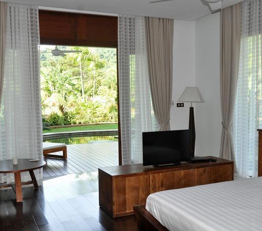 Cominsia Lodge