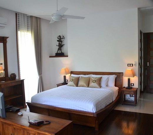 Cominsia Lodge