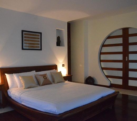 Cominsia Lodge