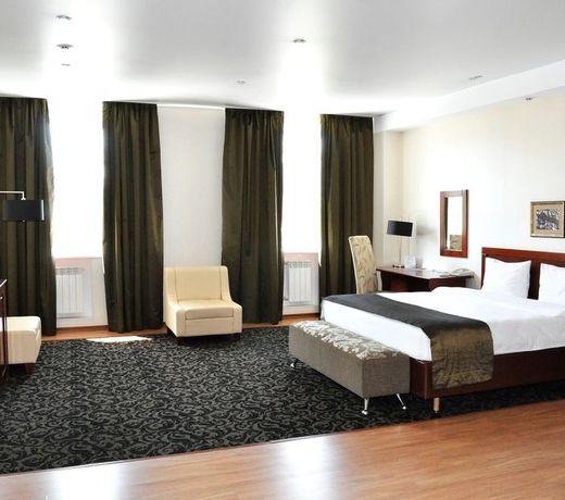 Benefit Plaza Hotel