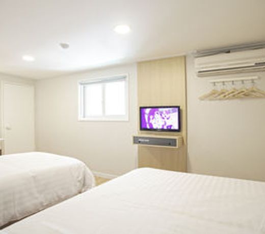 Hotel Sleepy Panda Stream Walk
