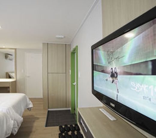 Hotel Sleepy Panda Stream Walk