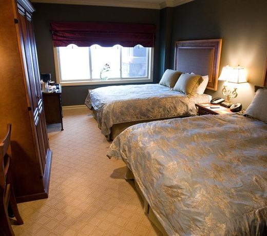 Grand Cascades Lodge