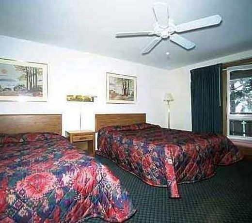 Twin Owls Motor Lodge