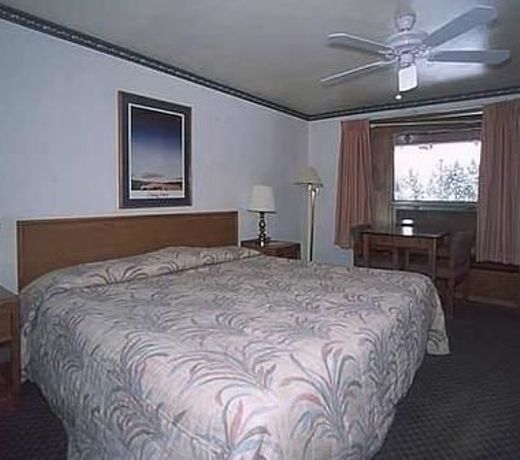 Twin Owls Motor Lodge