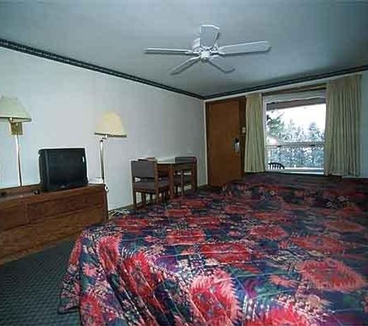 Twin Owls Motor Lodge