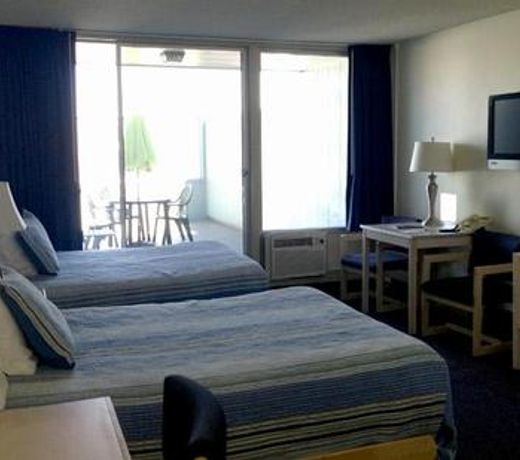 Foghorn Harbor Inn