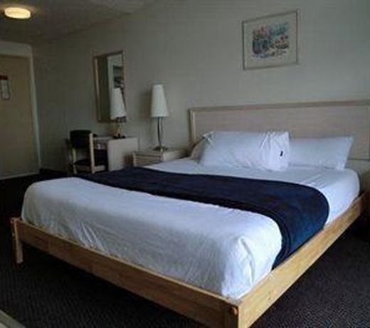 Foghorn Harbor Inn