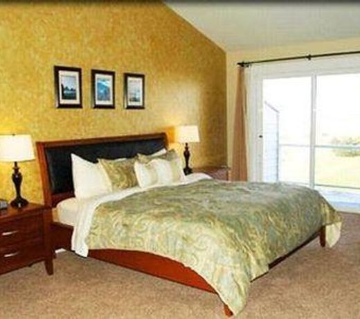 Pacific Reef Hotel & Light Show