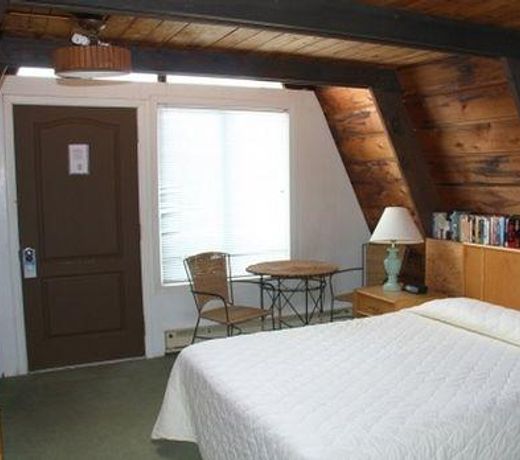 Pacific Reef Hotel & Light Show