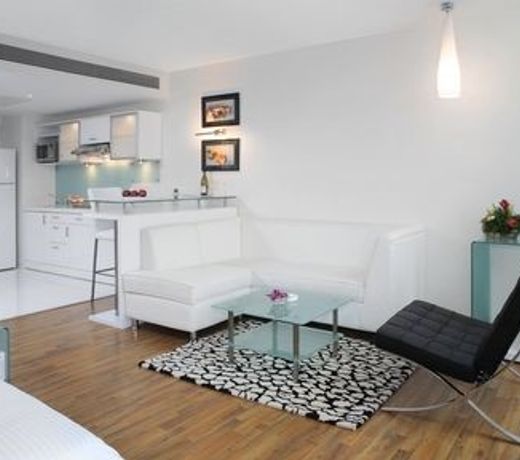 ST LAURN SUITES