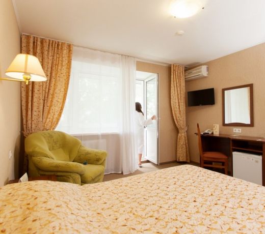 AMAKS Tourist Hotel