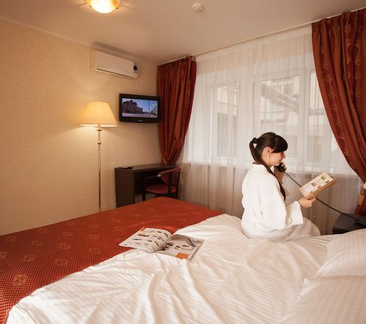AMAKS Tourist Hotel