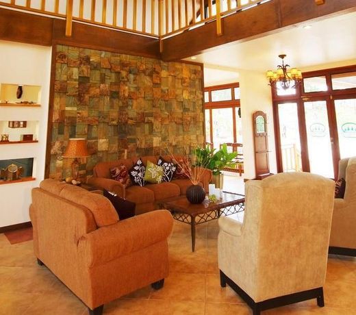 Pinegrove Mountain Lodge