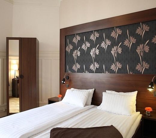 Queen's Hotel