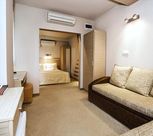 Expo Hotel