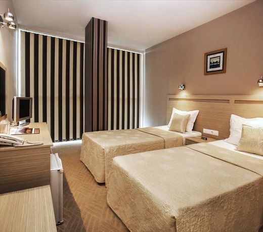 Expo Hotel