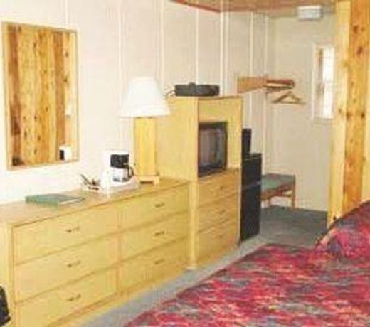 Castle Mountain Lodge