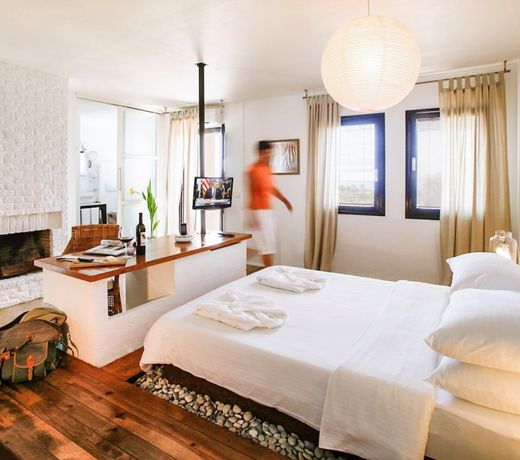 4reasons hotel + bistro | 12+