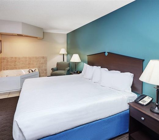 AmericInn by Wyndham Green Bay East