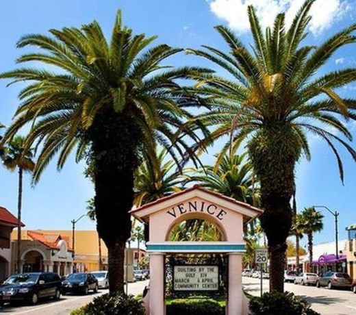 Island Sun Inn & Suites - Venice, Florida Historic Downtown & Beach Getaway
