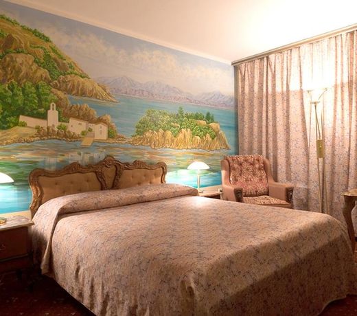 Club 27 Hotel