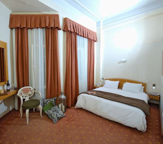 Kinissi Palace