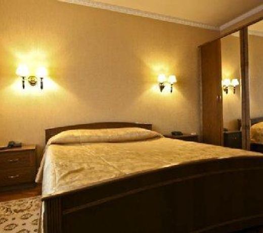 KIEVSKAYA SUITE 3 ROOMS