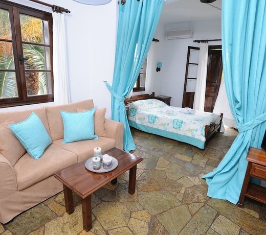 Elli Hotel