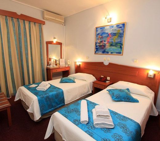 Triton Hotel Piraeus