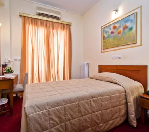 Triton Hotel Piraeus