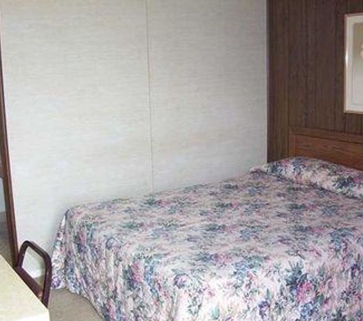 REDWOOD MOTEL