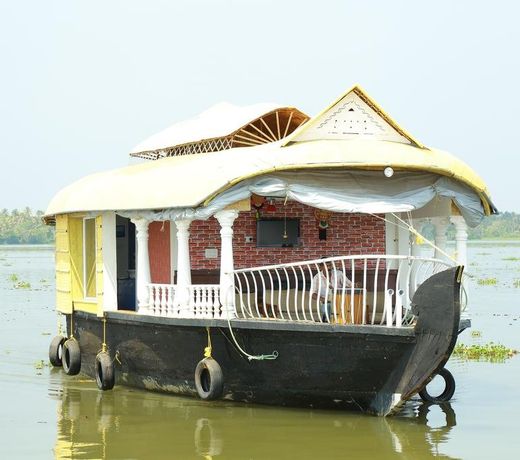Marari houseboat VACCINATED STAFF