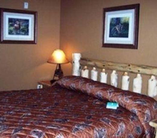 Pine Peaks Lodge and Suites