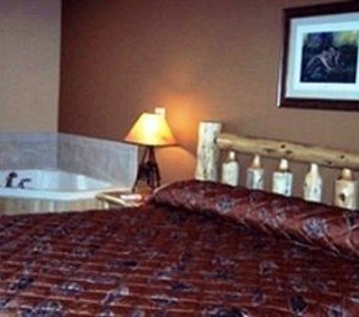 Pine Peaks Lodge and Suites