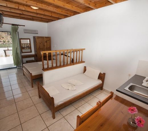 Madares Hotel