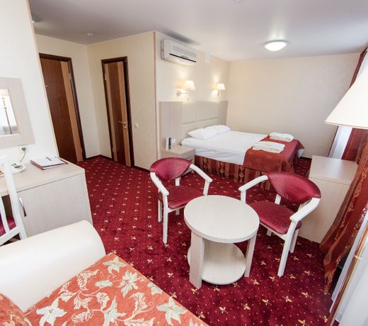 AMAKS Premier Hotel