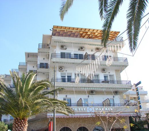 Petit Palais Hotel