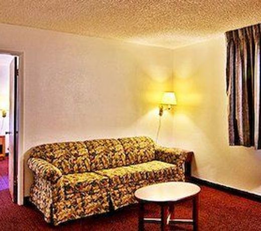 Rodeway Inn & Suites Hwy 217 & 26 W
