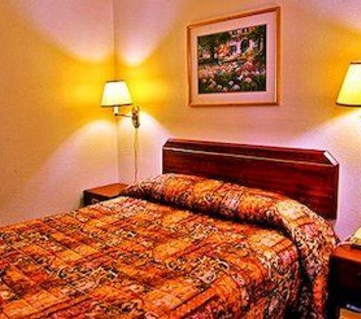 Rodeway Inn & Suites Hwy 217 & 26 W