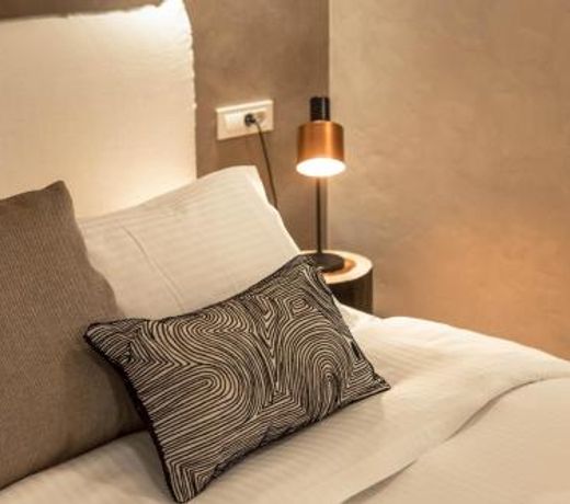 J&G Suites
