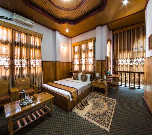 Honey Pine Hotel
