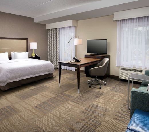 Hampton Inn & Suites Falls Church