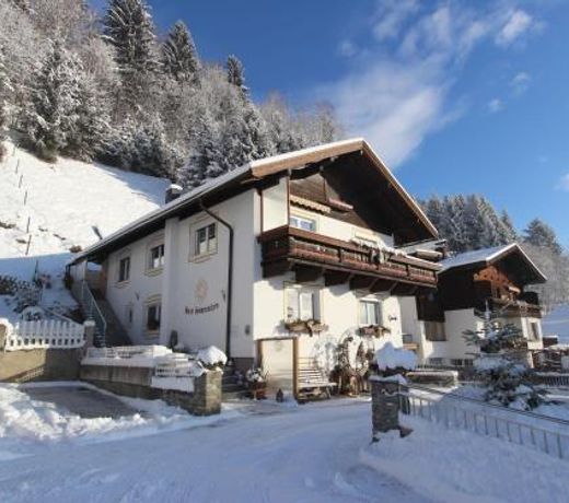 Spacious Apartment in Stuhlfelden near Ski Area