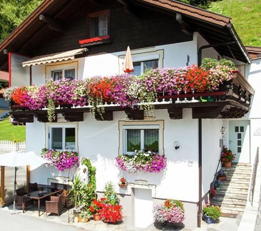 Spacious Apartment in Stuhlfelden near Ski Area